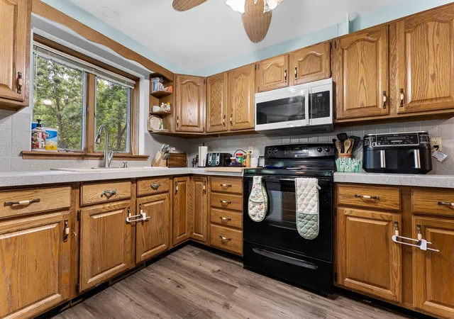 Photo 2 of Single family home for sale at 5893 Mary King Dr, Jackson, MI 49201 | MLS# 81026037087 | Listing updated on 2026-09-10