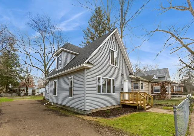 1st image of 979 Lavette Ave, Benton Harbor, MI 49022 | MLS# 69026037092