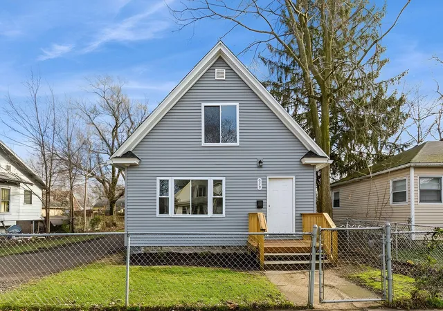 2nd image of 979 Lavette Ave, Benton Harbor, MI 49022 | MLS# 69026037092