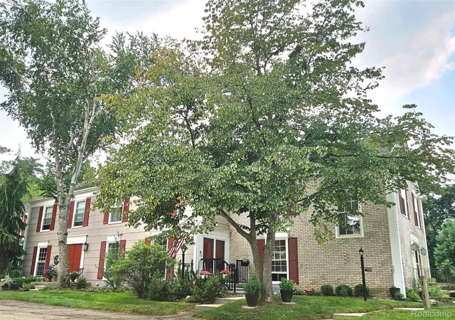 Photo 2 of Condo for sale at 1437 Lantern Ln, Rochester Hills, MI 48306 | MLS# 20261055708 | Listing updated on 2026-09-04