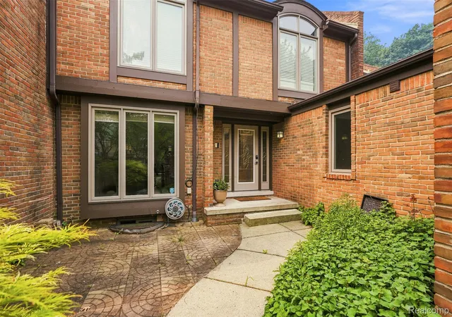 4th image of 5 Timberlane Ct, Dearborn, MI 48126