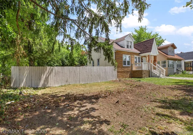 Photo 1 of Sale Pending at 6900 Westwood St, Detroit, MI 48228 | MLS# 20261055743 | Listing updated on 2026-09-14