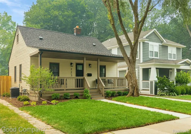 2nd image of 223 N Alexander Ave, Royal Oak, MI 48067 | MLS# 20261055744