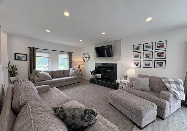 4th image of 1694 Leisure Ct, Dorr, MI 49323 | MLS# 65026037115