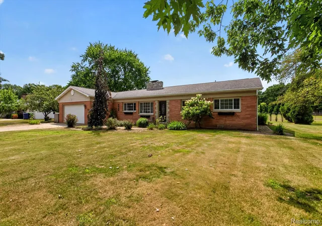 Photo 2 of Single family home for sale at 137 Sunview Dr, Saint Charles, MI 48655 | MLS# 20261055749 | Listing updated on 2026-09-14