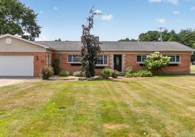 Photo 3 of Single family home for sale at 137 Sunview Dr, Saint Charles, MI 48655 | MLS# 20261055749 | Listing updated on 2026-09-14