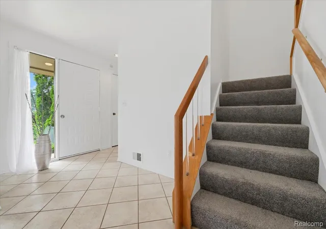 Listing Photo 4 - Condo for sale in building located at 1820 S Hl Blvd, Bloomfield Hills, MI 48304