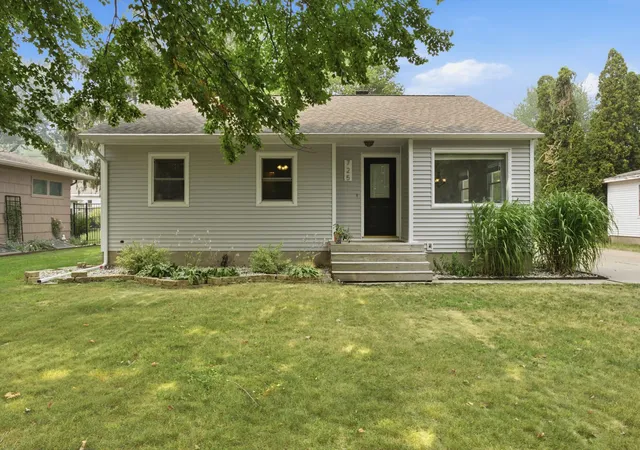 1st image of 725 Winter St, Spring Lake, MI 49456 | MLS# 71026037123