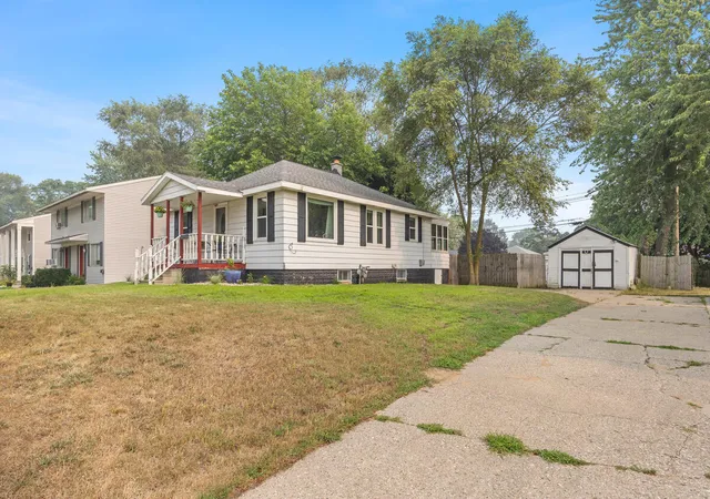 Photo 3 of Single family home for sale at 1628 Pennoyer Ave, Grand Haven, MI 49417 | MLS# 65026037124 | Listing updated on 2026-09-10