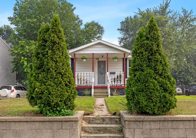Photo 4 of Single family home for sale at 1628 Pennoyer Ave, Grand Haven, MI 49417 | MLS# 65026037124 | Listing updated on 2026-09-10