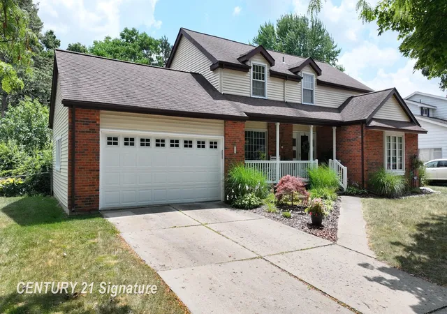 Photo 1 of Single family home for sale at 212 Cedarwood Dr, Flushing, MI 48433 | MLS# 5050215459 | Listing updated on 2026-09-16