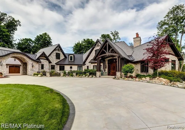2nd image of 1286 Gray Fox Ct, Howell, MI 48843 | MLS# 20261055772