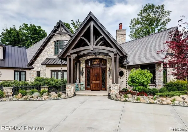 3rd image of 1286 Gray Fox Ct, Howell, MI 48843 | MLS# 20261055772