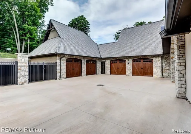 4th image of 1286 Gray Fox Ct, Howell, MI 48843 | MLS# 20261055772