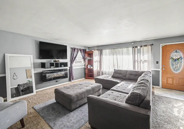 Photo 2 of Single family home for sale at 1324 Eastwood Dr, Muskegon, MI 49442 | MLS# 71026037142 | Listing updated on 2026-10-07
