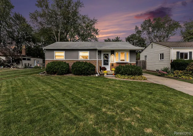 Photo 2 of Single family home for sale at 22029 Downing St, Saint Clair Shores, MI 48080 | MLS# 20261055802 | Listing updated on 2026-08-04