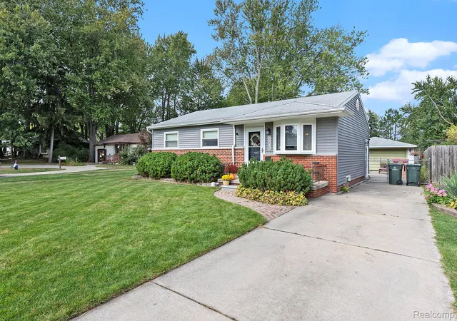 Photo 3 of Single family home for sale at 22029 Downing St, Saint Clair Shores, MI 48080 | MLS# 20261055802 | Listing updated on 2026-08-04