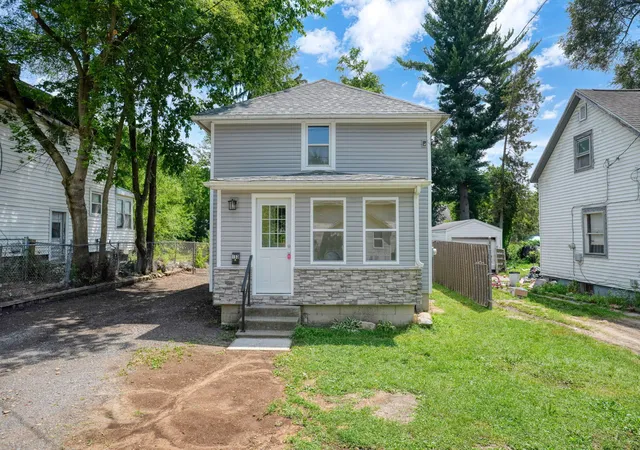 Photo 2 of Single family home for sale at 153 Hollis St, Jackson, MI 49203 | MLS# 81026037147 | Listing updated on 2026-09-10