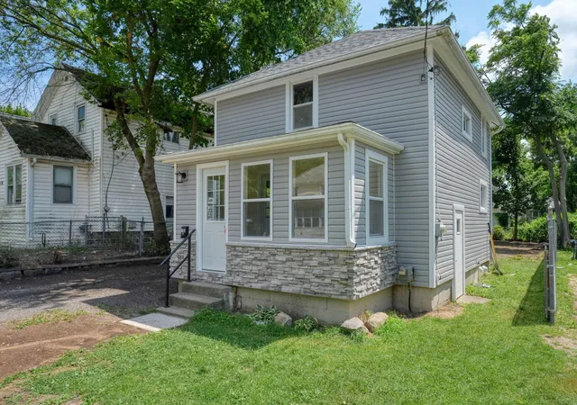 Photo 3 of Single family home for sale at 153 Hollis St, Jackson, MI 49203 | MLS# 81026037147 | Listing updated on 2026-09-10