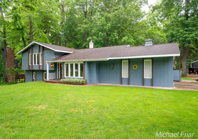 Photo 1 of Sale Pending at 2700 Shadowbrook Dr Se, Grand Rapids, MI 49546 | MLS# 65026037155 | Listing updated on 2026-09-03