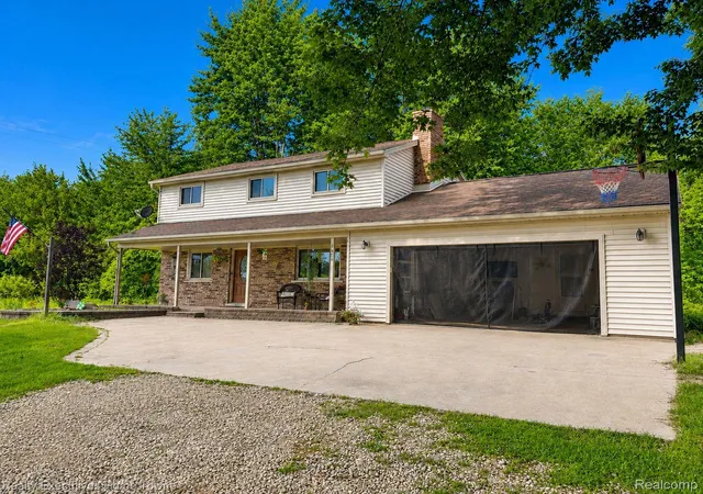 Photo 2 of Single family home for sale at 2616 Palms Rd, Columbus, MI 48063 | MLS# 20261055820 | Listing updated on 2026-08-31