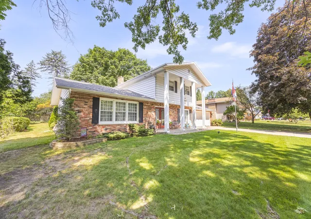 2nd image of 840 Edgehill Pl, Battle Creek, MI 49015 | MLS# 64026037157