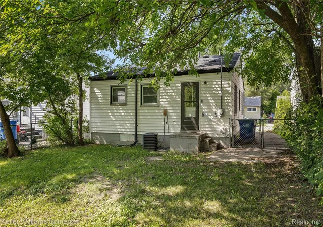 Photo 3 of Single family home for sale at 11118 Jewett Ave, Warren, MI 48089 | MLS# 20261055853 | Listing updated on 2026-08-20
