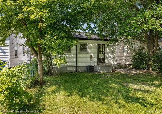 Photo 4 of Single family home for sale at 11118 Jewett Ave, Warren, MI 48089 | MLS# 20261055853 | Listing updated on 2026-08-20