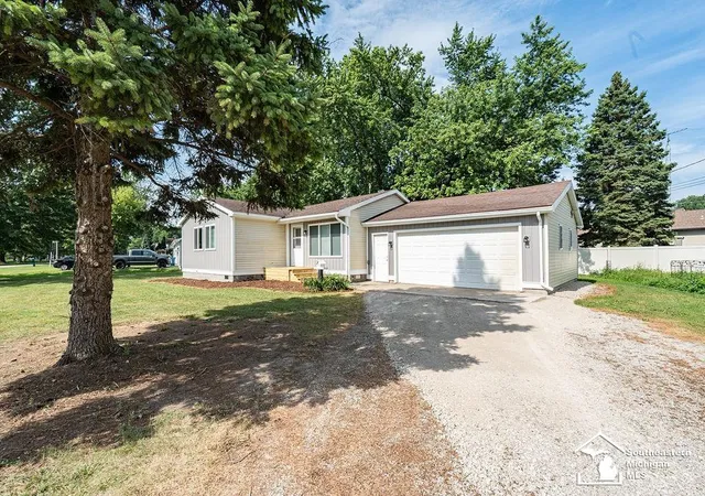 Photo 2 of Single family home for sale at 13911 Alton Rd, Monroe, MI 48161 | MLS# 57050215487 | Listing updated on 2026-09-14