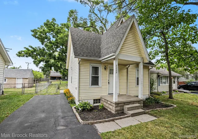 Photo 2 of Single family home for sale at 2229 Rosemary Ave, Waterford, MI 48328 | MLS# 20261055858 | Listing updated on 2026-09-05