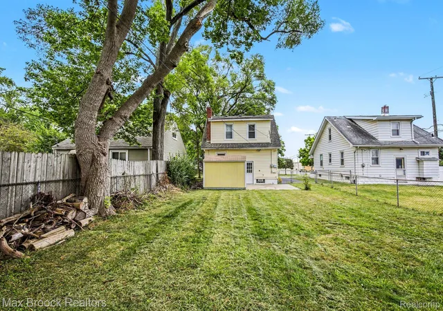 Photo 3 of Single family home for sale at 2229 Rosemary Ave, Waterford, MI 48328 | MLS# 20261055858 | Listing updated on 2026-09-05