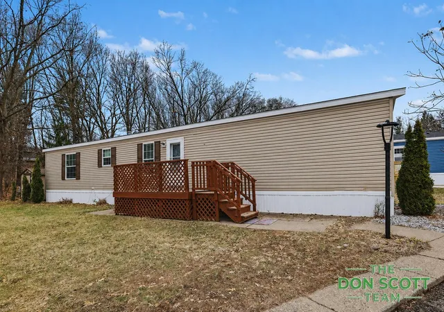 2nd image of 6913 Sandwood St Ne, Rockford, MI 49341 | MLS# 65026037189