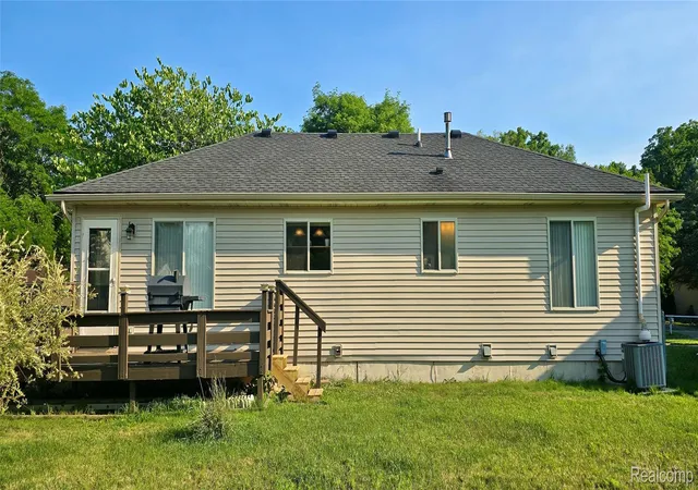 Photo 1 of Sale Pending at 977 Town Trl, Pinckney, MI 48169 | MLS# 20261055873 | Listing updated on 2026-08-20