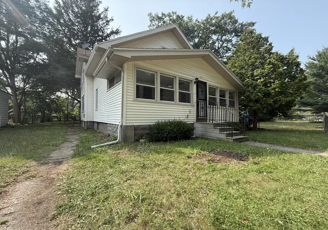 Photo 3 of Single family home for sale at 351 Erickson St, Muskegon, MI 49442 | MLS# 71026037197 | Listing updated on 2026-08-19