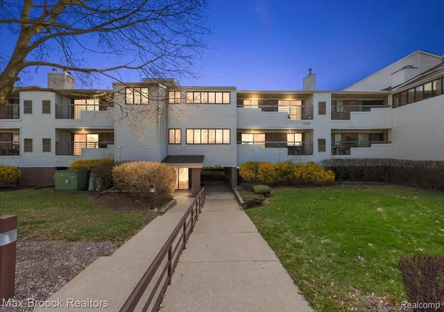Listing Photo 1 - Condo for sale in building located at 30414 Orch Lake Rd, Oakland, MI 48334 - Unit #29