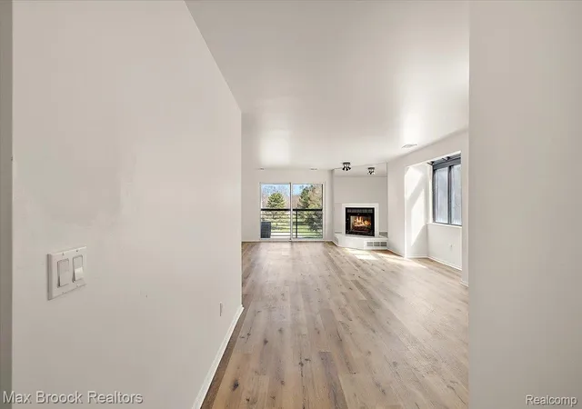 Listing Photo 4 - Condo for sale in building located at 30414 Orch Lake Rd, Oakland, MI 48334 - Unit #29