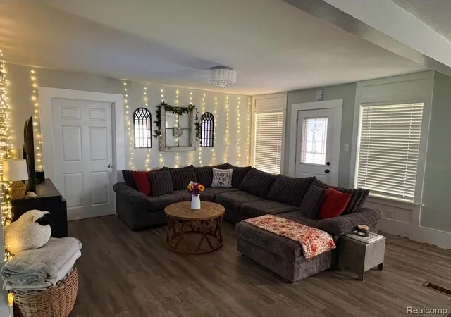 Photo 2 of Single family home for sale at 614 N Saginaw St, Owosso, MI 48867 | MLS# 20261055897 | Listing updated on 2026-10-03