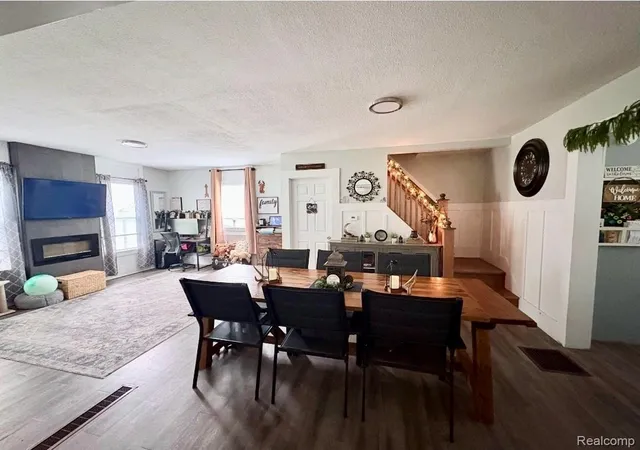 Photo 3 of Single family home for sale at 614 N Saginaw St, Owosso, MI 48867 | MLS# 20261055897 | Listing updated on 2026-10-03
