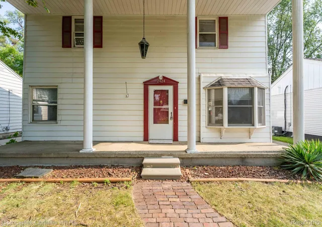 Photo 2 of Single family home for sale at 2424 Dallas Ave, Royal Oak, MI 48067 | MLS# 20261055911 | Listing updated on 2026-08-16