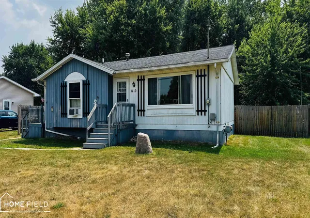 Photo 1 of Sale Pending at 810 E King St, Corunna, MI 48817 | MLS# 60050215509 | Listing updated on 2026-07-30