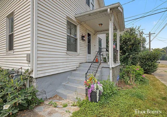 Photo 4 of Single family home for sale at 440 Webster St NW, Grand Rapids, MI 49504 | MLS# 65026037207 | Listing updated on 2026-07-21