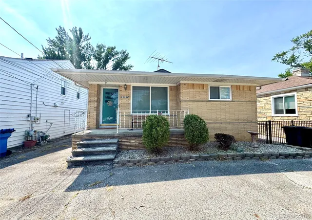 Photo 1 of Single family home for sale at 30066 Bayview Dr, Gibraltar, MI 48173 | MLS# 20261055918 | Listing updated on 2026-07-29
