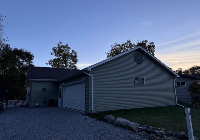 4th image of 3152 Brier Ln, Surrey Township Clare, MI 48622 | MLS# 58050215514