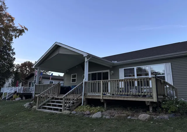 5th image of 3152 Brier Ln, Surrey Township Clare, MI 48622 | MLS# 58050215514