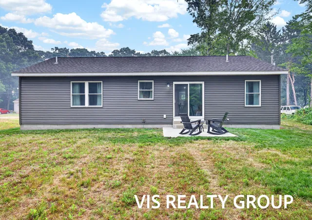 Photo 3 of Single family home for sale at 3685 Waalkes St, Norton Shores, MI 49444 | MLS# 71026037212 | Listing updated on 2026-09-18