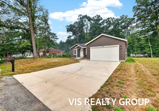 Photo 4 of Single family home for sale at 3685 Waalkes St, Norton Shores, MI 49444 | MLS# 71026037212 | Listing updated on 2026-09-18