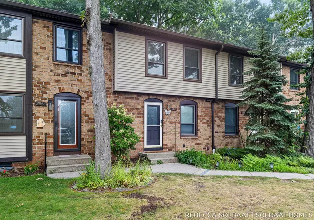 Photo 2 of Condo for sale at 2539 Chatham Woods Dr Se, Grand Rapids, MI 49546 | MLS# 65026037211 | Listing updated on 2026-09-17