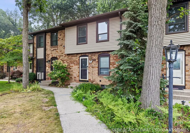 Photo 3 of Condo for sale at 2539 Chatham Woods Dr Se, Grand Rapids, MI 49546 | MLS# 65026037211 | Listing updated on 2026-09-17