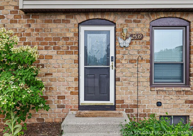Photo 3 of Condo for sale at 2539 Chatham Woods Dr SE, Grand Rapids, MI 49546 | MLS# 65026037211 | Listing updated on 2026-09-17