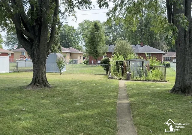 Photo 3 of Single family home for sale at 5023 W Albain Rd, Monroe, MI 48161 | MLS# 57050215516 | Listing updated on 2026-07-30